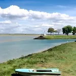 Ferte Valises Parking Gratuit *